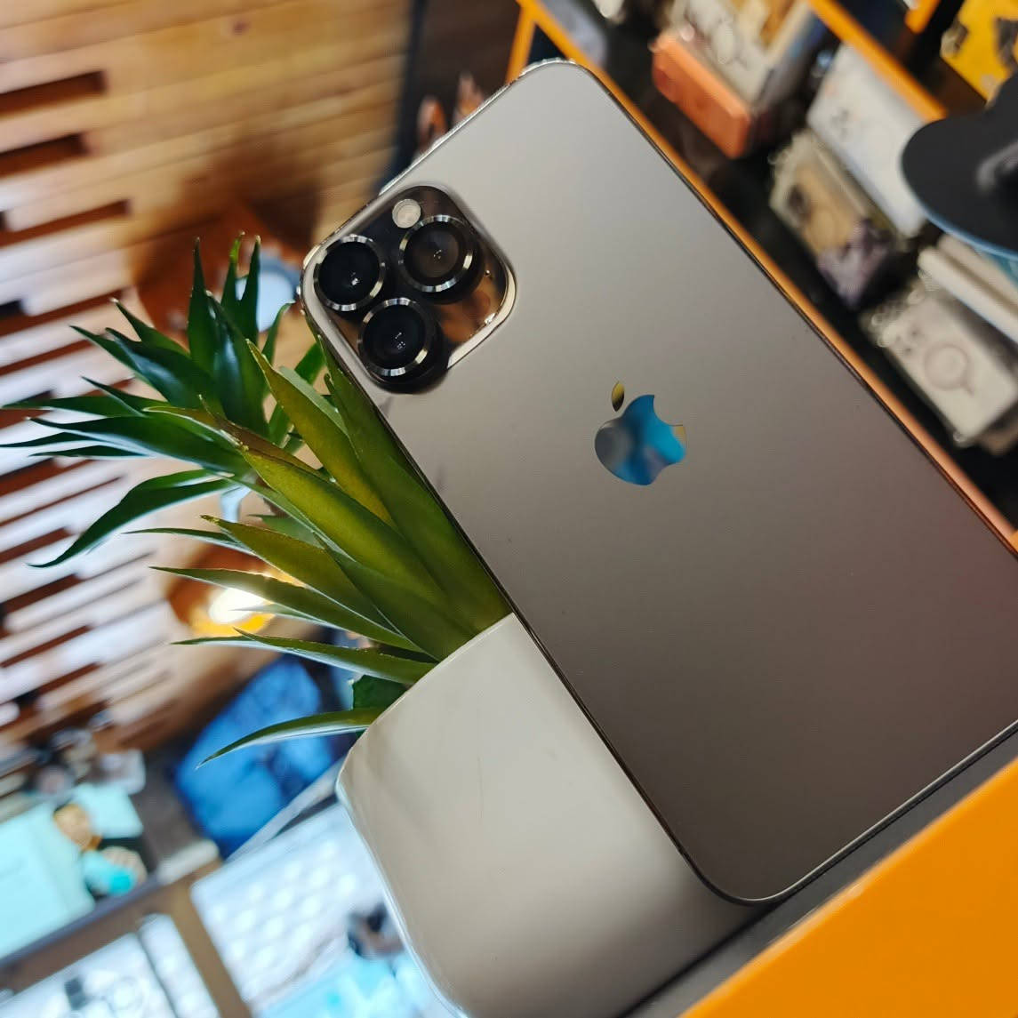 #متاح هاتف مستخدم  ❤

# iphone 13  pro max

الذاكرة  256 GB
البطارية 100 % 
الهاتف مستبدل شاشة اصلية (( بدون اي عطل ))
#السعر  425 الف فقط 

#العنوان _الانبار _قضاء هيت _ شارع حامي حميد _مجاور مجمع الملكة أو مقابل مكتبة الأقلام _ مركز الباشا 💥
#لتواصل معنا : 
واتساب / ***********
الانستا / albasha-mople
