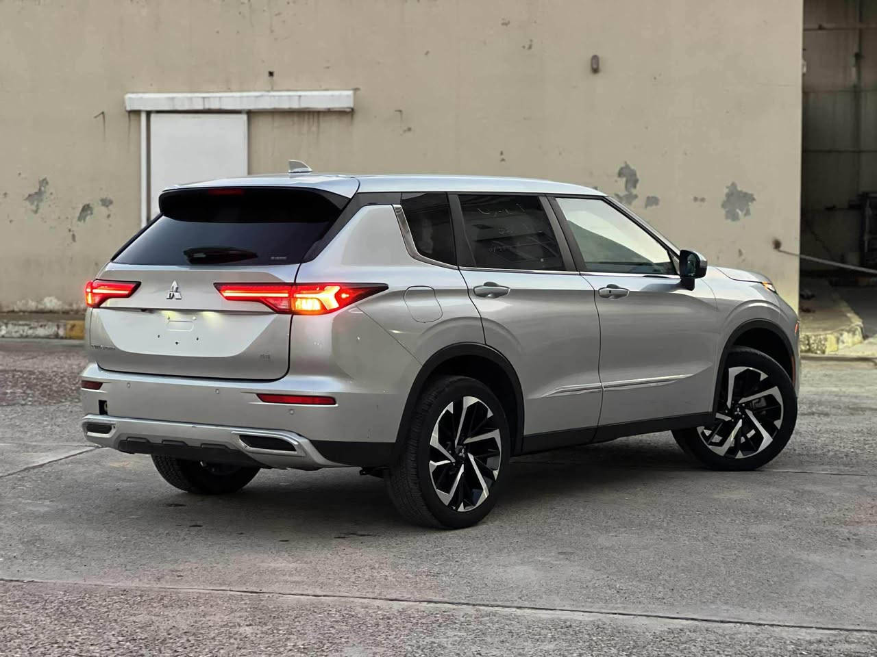 ميسيبوشي ئاوتلندر2024
جملغ ده رگا و ليواري بونت صبخ
بي داخلي ارباك سيستم وينه ي حاديسه م داناوه
فول بي سلايت 
*********** واتسااب 
170$مجال شوين اكري أربيل, العراق
