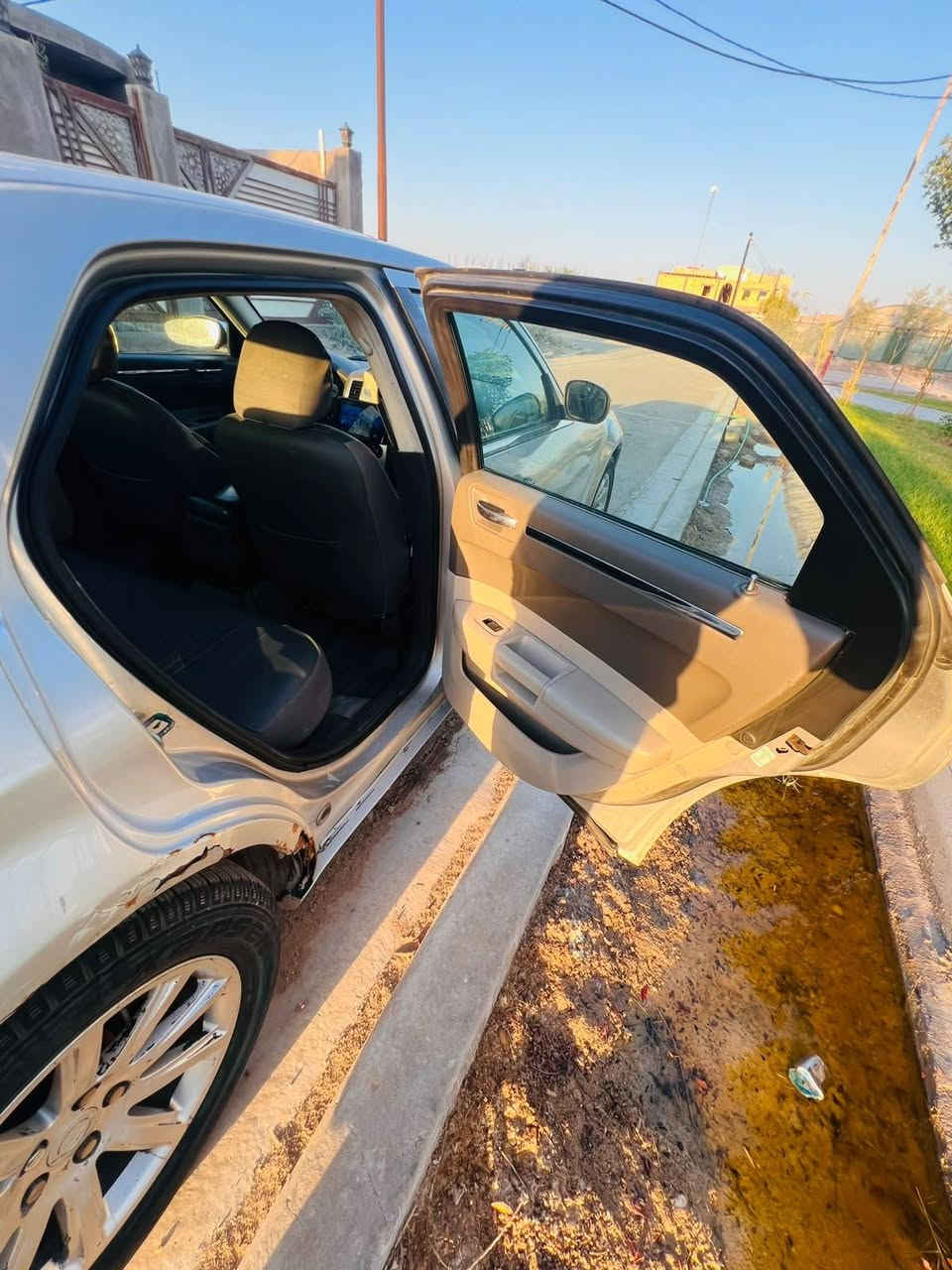 اوباما٢٠٠٨ خليجيه رقم بصره فتحه  كشنات كهربائيه شاشه تاب حكم كبير كامره خلفيه حساس انذار تبريد شغال دوخل نضيفه لونين رصاصي وبيجي السياره نضافتها٨٠% طخم تاير جديد السياره فول خليجي حادث السياره مثل ماموضح بصوره جاملغات ثنين يمنه ويسره مامأثرات ع البنيد بالاضافه للمكينه بيها صوت بطل بس السياره شغاله وعلى حسب الاصول والفتحه مالتها واكفه غيرهن مابيها السعر ٩٩ وبيها مجال للشراي *********** مكاني بصره وبخدمتكم

