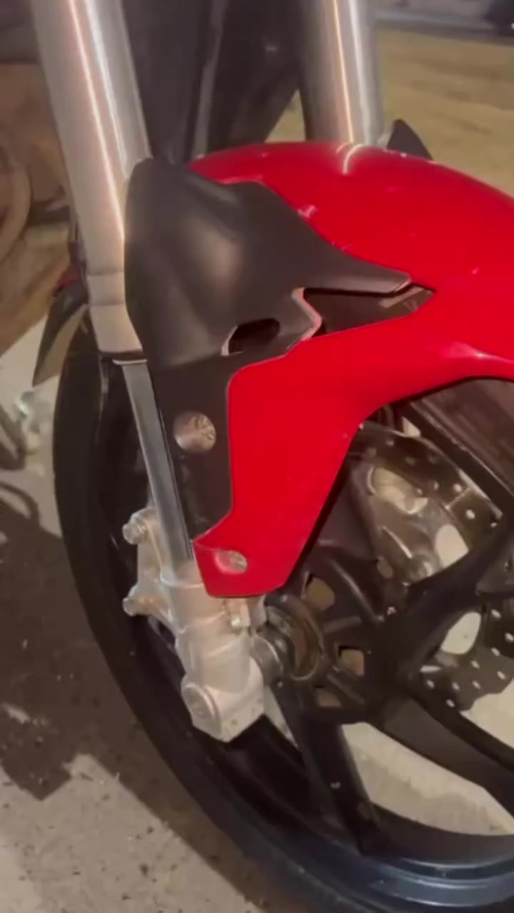 دراجة بنلي موديل 2022 نازلة بال2024 دراجة بحاله الوكاله نازلة من شركة عجلة الخليج كاملة مابيهه اي نقص عارضهه بمليونين و٩٠٠ وبيهه مجال بسيط دراجة رقم بغداد تحويل ثاني يوم مكاني بغداد  الرقم ***********
