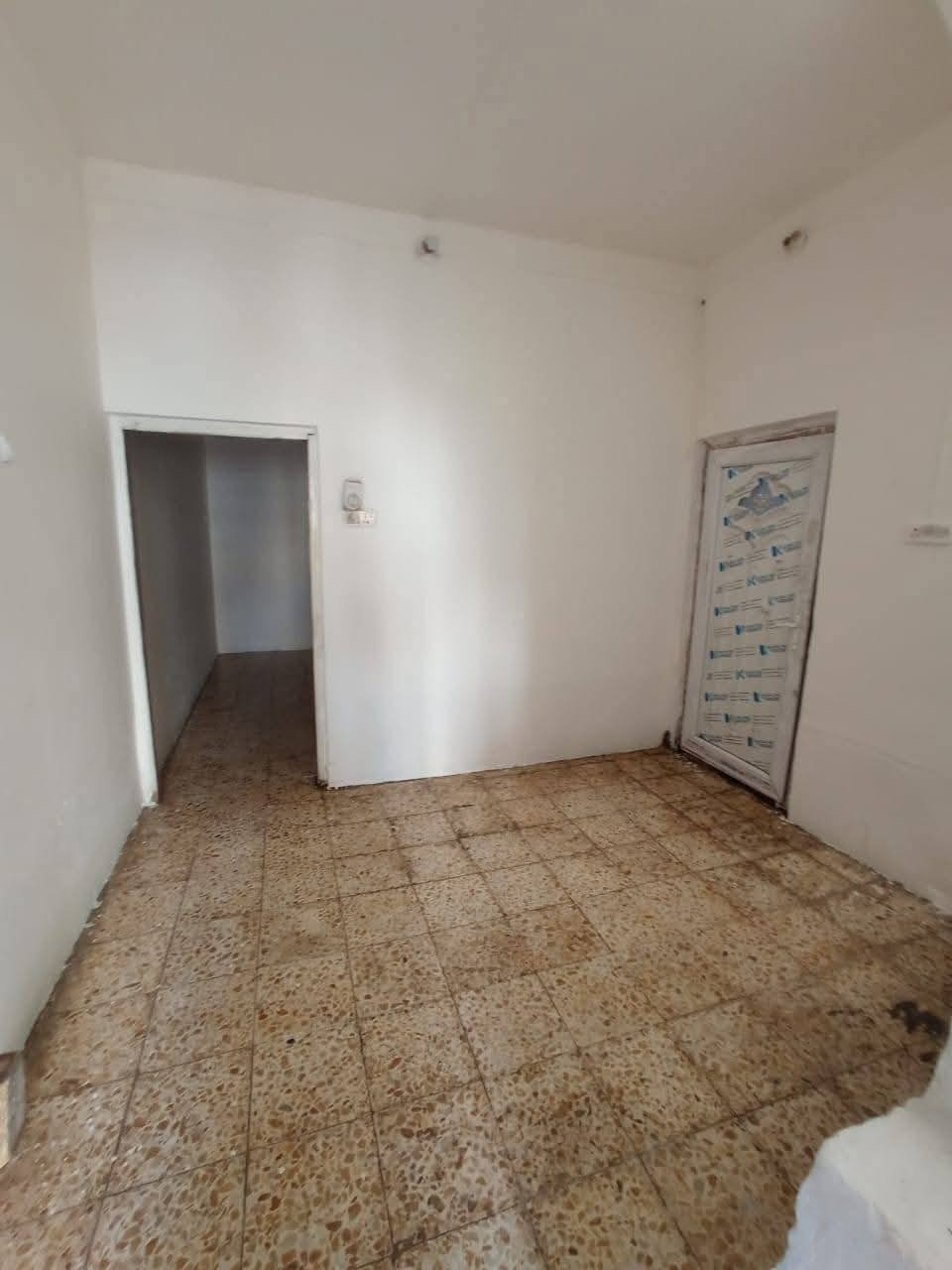 50 م للايجار طابقين حي ميسان
شارع العسكري قرب مركز السعادة
***********
