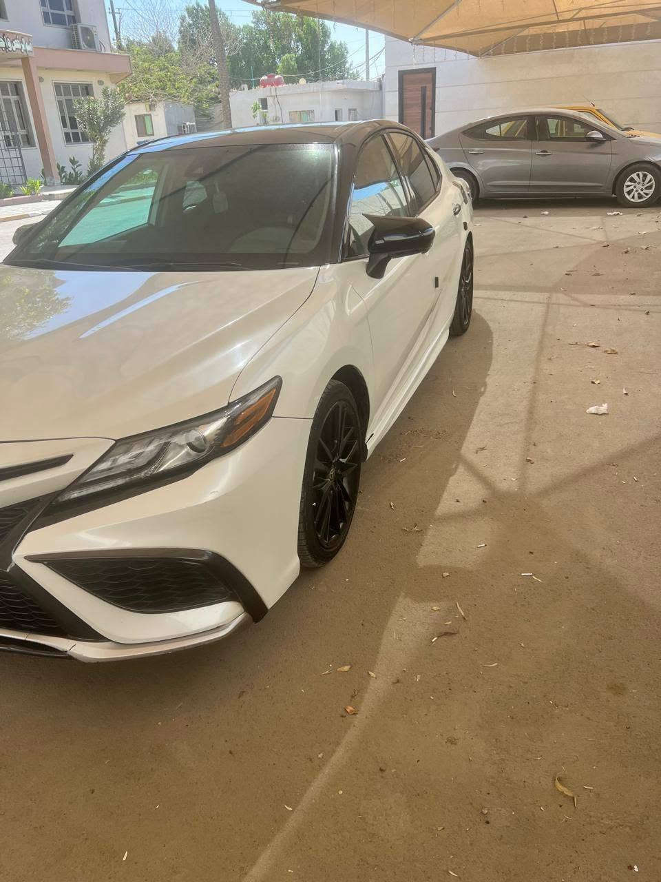السلام عليكم .. مكلف بالنشر 
كامري موديل ٢٠٢٢ وارد امريكي فئة xse 
فول مواصفات عدا الفتحة ماشية ٨٠  بغداد حادثها الباب الخلفي وهلال الجاملغ السعر ٢١٠ وبيها مجال للتفاصيل أكثر الاتصال على الرقم ***********
