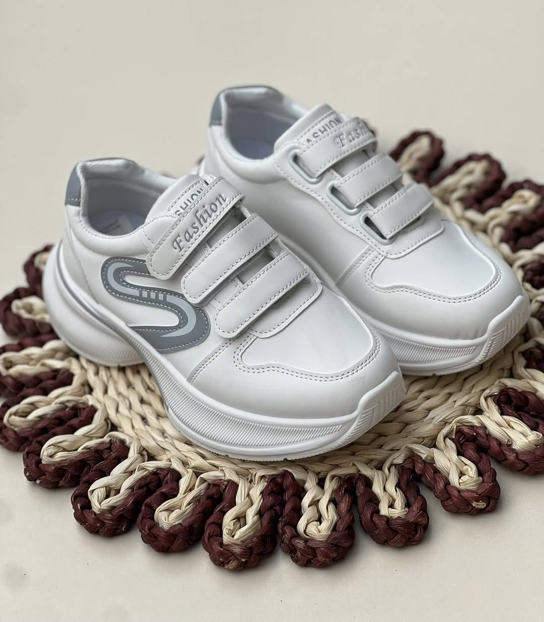 سلام عليكم عندي احذية نسائي  5 موديلات قياساتهن كامله مابايع منهن اريد ابيعهن شلعة لان مافارغ الهن الي يريدهن بسعر 6 الف الجملة يدخل خاص او اتصال على رقمي *********** عدد الأحذية 95 زوج
