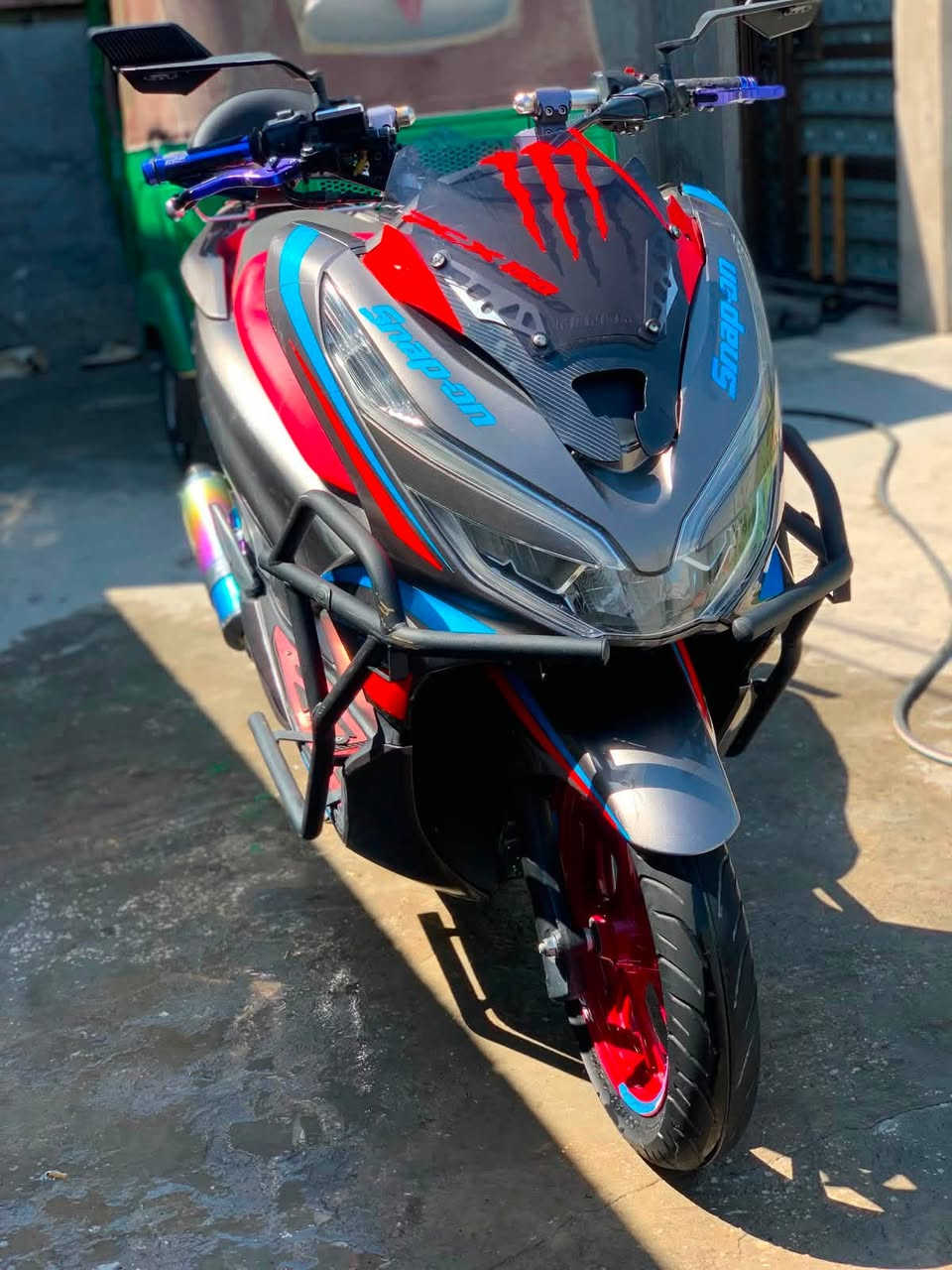 السلام عليكم pcx جيل ثالث مزود ياباني 150خير من الله
ممشاه 19الف درع اصلي sss مرايات قلاب شوته رياضية اصليه ياباني كزوز رياضي قبضات رياضيه ستيرن رياضي بلادي جامه رياضيه الكشن مغلف +بلاجكتورات صليه2+قبق مال راديتر رياضي+2بصمات مفتاح طؤارى المكان بغداد الرقم

‭***********‬
