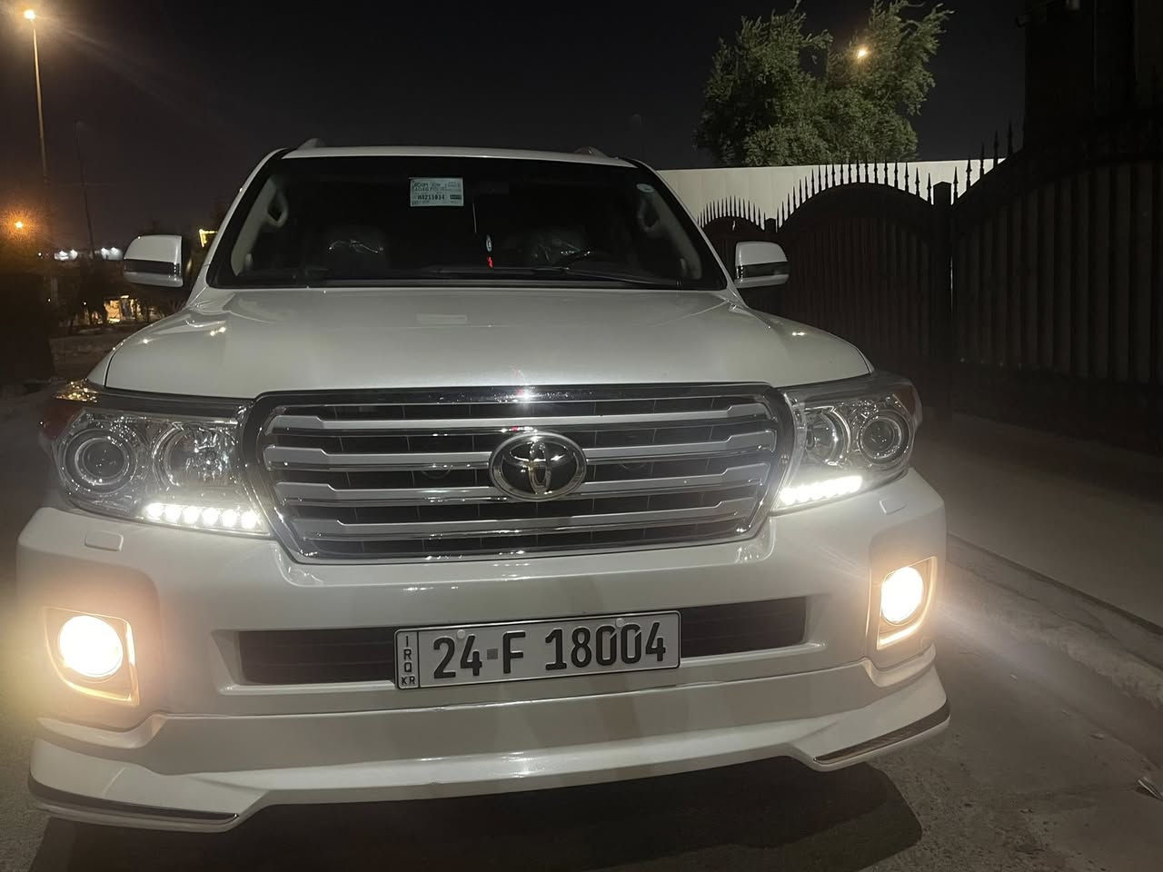 لاند كروز 2013 
( بحالة الوكالة ) كفالة عامة
رقمي للتواصل ***********
مكاني بغداد حي الجهاد 
 فئة ( vxr ) بريم ( اعلئ فئة بلاندكروز )
( رقم شمالي بسمي تحويل تريد او وكالة حاضر )
( فول مواصفات 1/1)
 بصمة وكشنات جلد تدفئة تبريد وكهرباء التحكم 
فتحة سقف كهربائية Sunroof
نظام صوتي وترفيهي متكامل jpl
14 سماعة 
جنطة كهرباء
مرايا شفط  
حساس امامي وخلفي 
اخوان السيارة ماشية 150km حقيقي
كير محرك مكفول 
ماخضه بوكته زيرو من الشركة 
وعلى ايد وحده 
واستخدام شخصي وادامة كاملة من كلشي بحيث ماتصرف عليه ربع دينار
من تخم تاير جديد فيتم بم صدر امامي وخلفي دسكات  
حته ماء راديتر الاصلي وزيتي جدا جديده السيارة ومناقصة شي
وشايف كل الخير الياخضها
