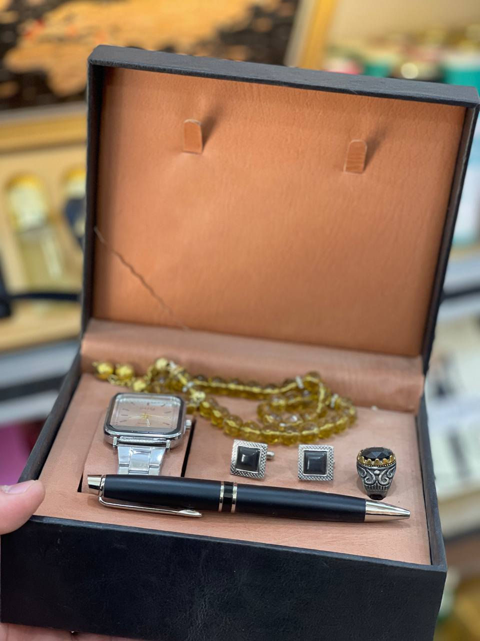 هدايا وتغليف بس يمنه جمال ودلال فرحي اختج امج زوجتك زوجج اخوج ☺️💙
بسماية براند للعطور والهدايا 
تسوّقي… تميّزي… تألّقي.كل عطر حكاية 💐
وكل هدية لحظة لا تُنسى 💝

💥كل ما تحلمين به… بين يديك💥
هدايا🎁💍
عطور💨⚱️
 عنايه بالبشرة 💆🏻‍♀️
اكسسوارات👑📿
 حقائب👜👝
 مكياج💄🧴
تغليف هدايا🎀🎁 اسعار مناسبه جدا 
💥💥توصيل بسمايه مجااااني💥💥
للحجز ولاستفسار مراسله واتساب
***********
