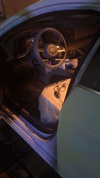 السلام عليكم. النترا بدون ارقام
بدون ارقام موديل ٢٠٢٤ خليجي 
ماشيه ٢٠ الف بحاله الزيرو مكفوله من البارد والصبغ 
مكينه ٢٠٠٠ كوري اصلي وليس صيني 
فول مواصفات 
مكانه بغداد  رايده ب ١٧٠ وبيه مجال بسيط 

***********رقمي
