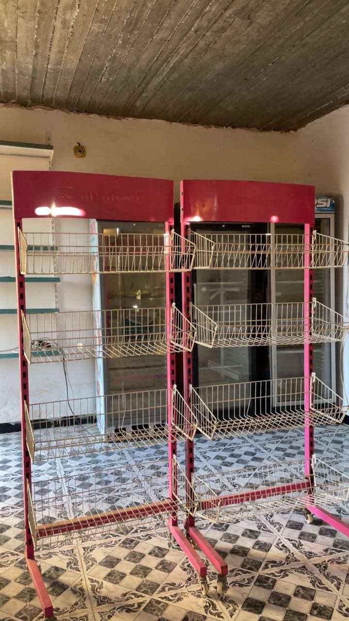 السلام عليكم
رفوف للبيع مع برادات 3 شغالات ومجمدات 2 ميز جديد
 العنوان شهامه ***********
