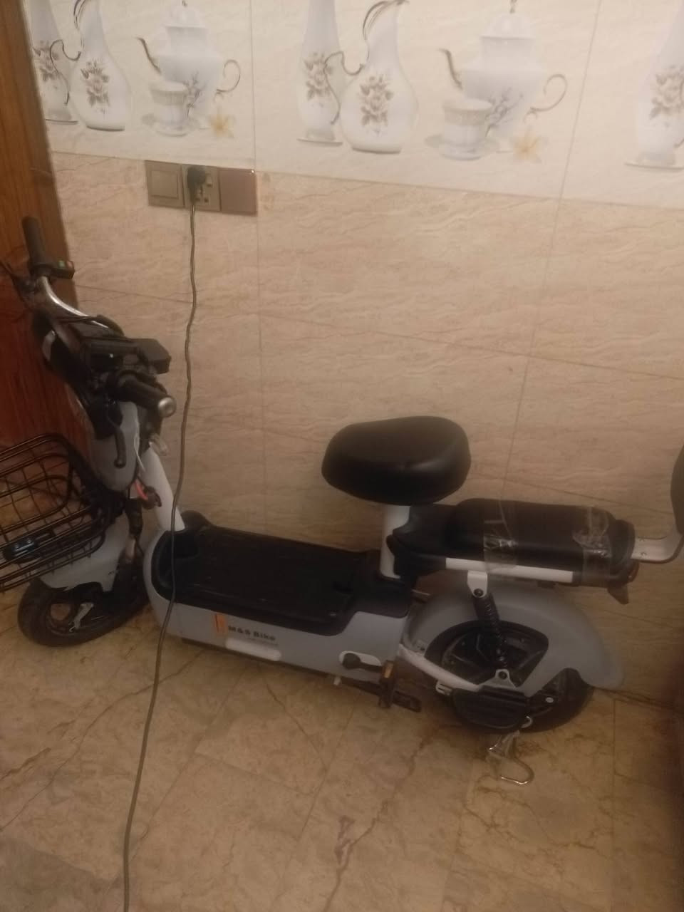 دراجه شحن حجم 14 للبيع سرعه 60 مع حامل تلفون و دراجه اصليه أمانه الله تجي وياها شاحنته الاصليه و بسعر 190 لا يوجد لدي توصيل مكاني بغداد الشعب للتواصل أو الشراء الرقم ***********
