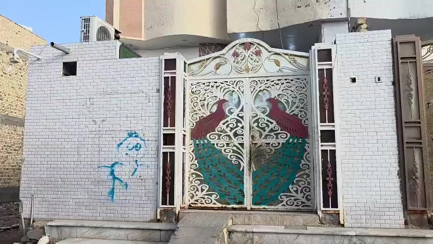 دار للبيع في منطقة نهاوند قرب البطاقة الوطنية على شارع ٢٠ بيت جديد مساحة ١٠٠متر طابق ونص فوك بي غرفة وصالة وصحيات جوة بي غرفة صالة استقبال مطبخ طرمة مناور صحيات للاستفسار الاتصال على الرقم ***********
