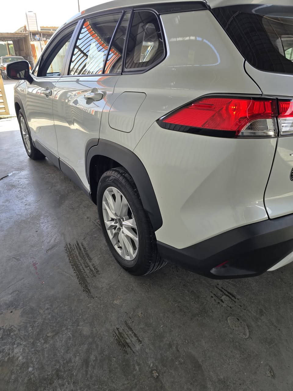 السلام عليكم للبيع كورلا كروز 2025 ماشيه 6000 مكفوله كفاله عامه السياره جديده حيل فول مواصفات جلد فتحه كراسي كهرباء داخل احمر السياره جديده ورقم بغداد وتحويل ثاني يوم رايدها ب285000 ثمانيه وعشرين مليون وخمسميه ألف دينار وبيها مجال بسيط للشراي للاستفسار الاتصال ***********
