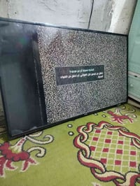 شاشة سامسونك حجم 48 فجأة هيج صار بيها هذا الشريط الاسود  للبيع قيم واخ...