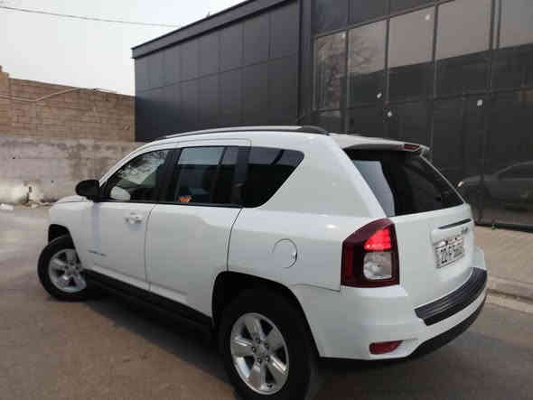 جیپ کۆمپاس2017 ڕەنگی سپی بەفری گێڕ ئۆتۆماتیک و دەبڵ گێڕ ABS  ESP AUX شاشە ئاپاد وکامێرە تحکم سوکان و تەحدید سورعە ئاوێنە هیتەر و سویچ شەغال توڵی سەقف و چەندین موا سەفاتی تر... تەبرید و گێڕو مەکینە و غەرامەو تەحویل هەمووی بەشەرتە سەنەوی تا۲۰۲۹ تازەیە تەنها بۆنیدی بۆیاغە لەگەڵ دوو پەڵەی نێوان دەرگاو چەمەلەغی سەکن . سەیارەکە هیچ ئێرباگیکی نەتەقیوە بەشەرت هەمووی شەریکەیە و ناو گرتنی نیە ... نرخی 117بۆ زانیاری زیاتر  ***********
