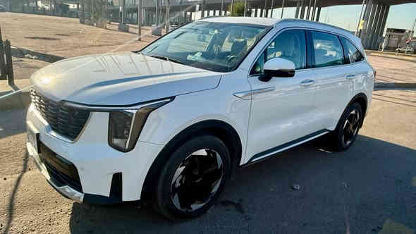 كيا سورنتو 2024 / خليجي / ٤ سلندر 
مواصفات 4 سلندر وجود ضربة في باب خلف السكن
المواصفات ماشية 62 ألف حجم المحرك 4 سلندر 2500
مفتاح التشغيل بصمة شغيل عن بعد
فتح الصندوق كهرباء
حساسات أمامية
حساسات خلفية
لايت زينون + LED
كشافات
ويل 19
حساسات ضغط الاطارات
اشارة في المرايا الجانبية
المرايا قابلة للطي كهرباء
هاند بريك كهرباء
ABS
نحكمات ستيرن
دشبول شاشة ديجيتال

🟥 السعر سوي تعليق يصل مباشرة 🗞️ 

تحويل ثاني يوم 

رقم صاحب السيارة 
***********
