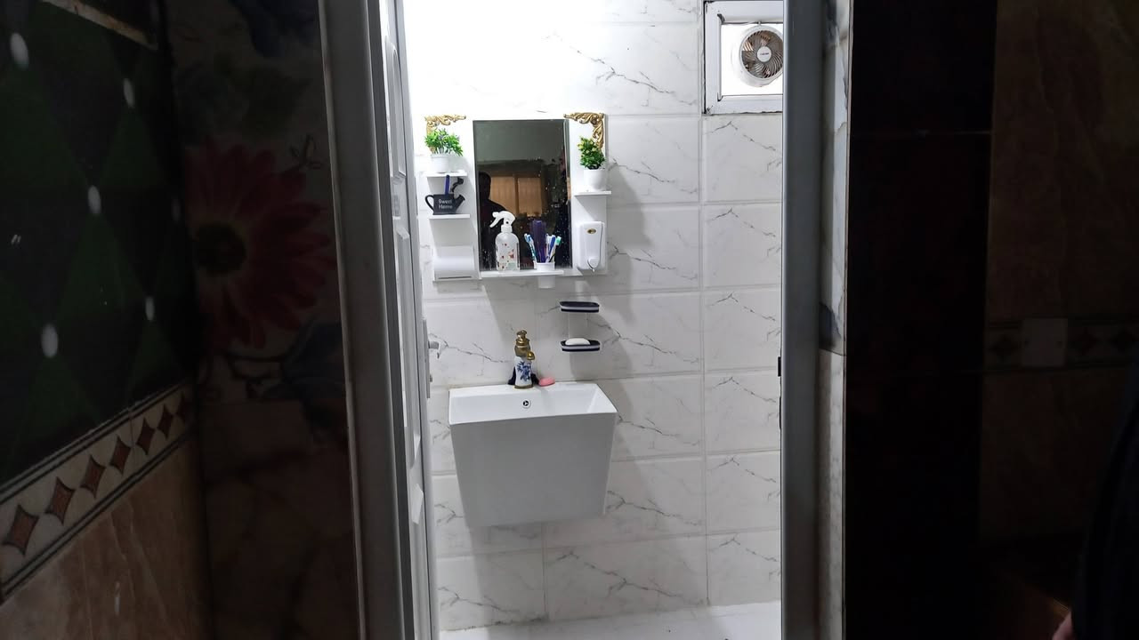 السلام عليكم ورحمة الله وبركاته يوجد دار للبيع في الخالدية حي الشهداء مسجل في البلدية المساحه ٤٥٠ متر 

السعر ٨٠ مليون 

للتواصل والاستفسار على الأرقام التاليه 

*********** 
الشجيري للعقار
