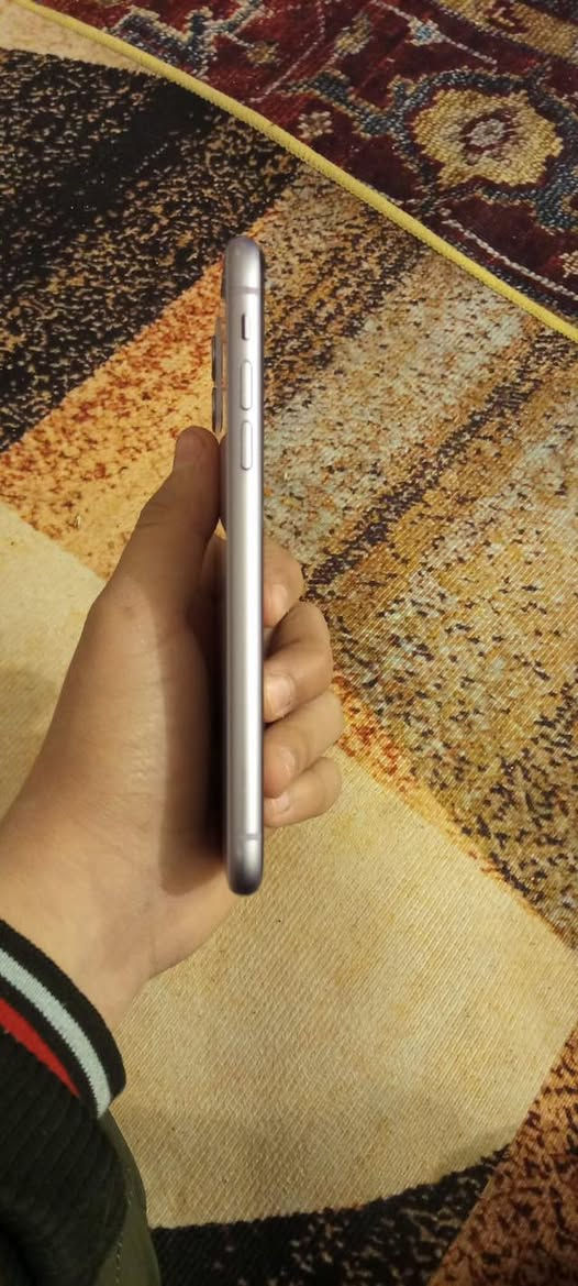 ‏أيفون 11عادي  الذاكرة 128 والبطارية 100 مستبد له بطارية.  سعر 180
عنواني : كربلاء حي الحر 
‏الرقم ***********￼‏
