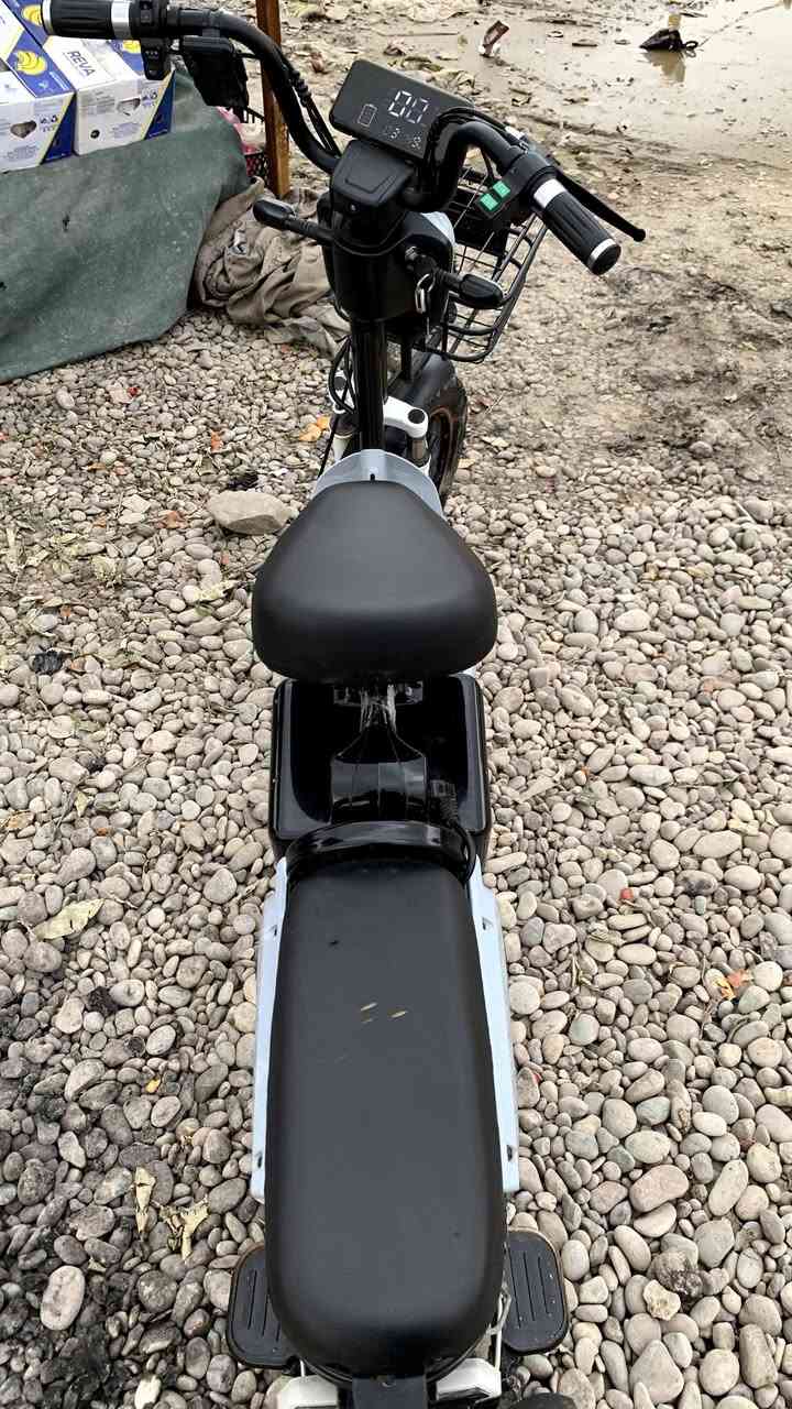 السلام عليم لل بيع فقط بدون مراوس 
ماطور شحن لون رصاصي 
4بطاريات صار شهرين ما أخذته 
النضافه مثل ما موضح كدامكم بل صور 
دبل اشاره +يمين ويسار 4نمر السرعه بل شاشه 99الحقيقي 70تايات جدد+ويا الشاحنه الأصلي مالته +لايت زينون بس عالي ادفع سعر عجبني ابيعك ال مو شراي لا يجي 
مكاني برطله رقمي اسيا ***********او تجي ع خاص
