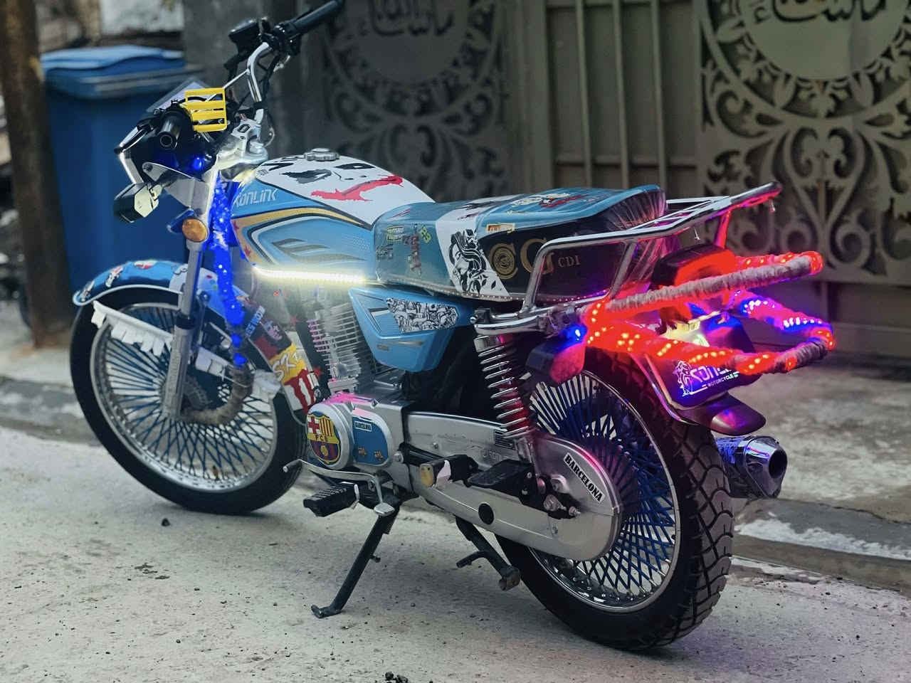 السلام عليكم ماطور للبيع تايكر 2025 كامل مكمل صلنصه رياضي محرك اسبانه ممدودا عليه شاشه تاب مجنبز  كله شغال اوراق كامله ماطور برغي مناقصا تركب تطلع الشراي يتصل أو يجي خاص ***********
