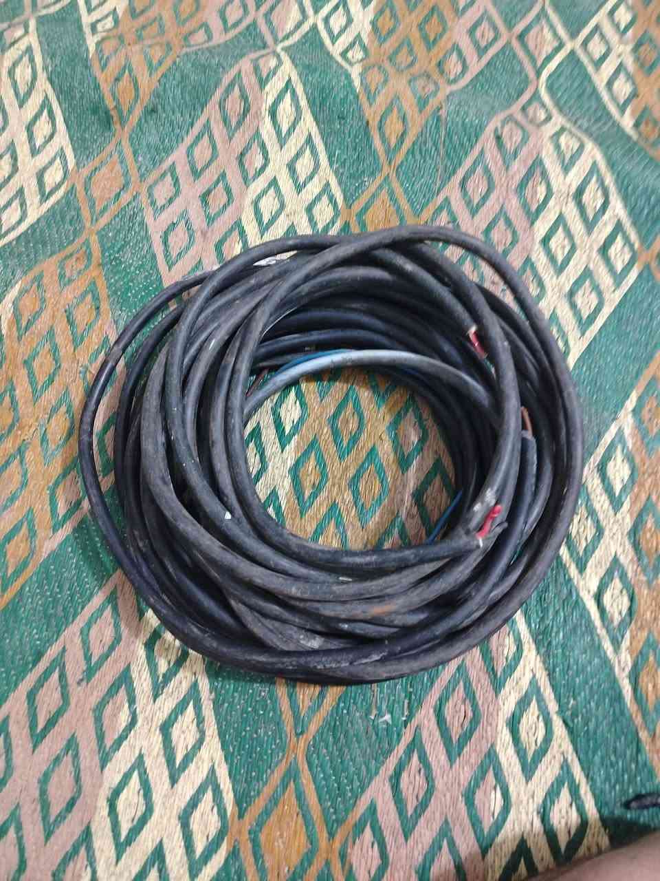 السلام عليكم للبيع
كيبل قطعتين وطني قطعه١٥ متر وقطعه١٠  امتار مكان النجف حي الميلاد رقمي***********
