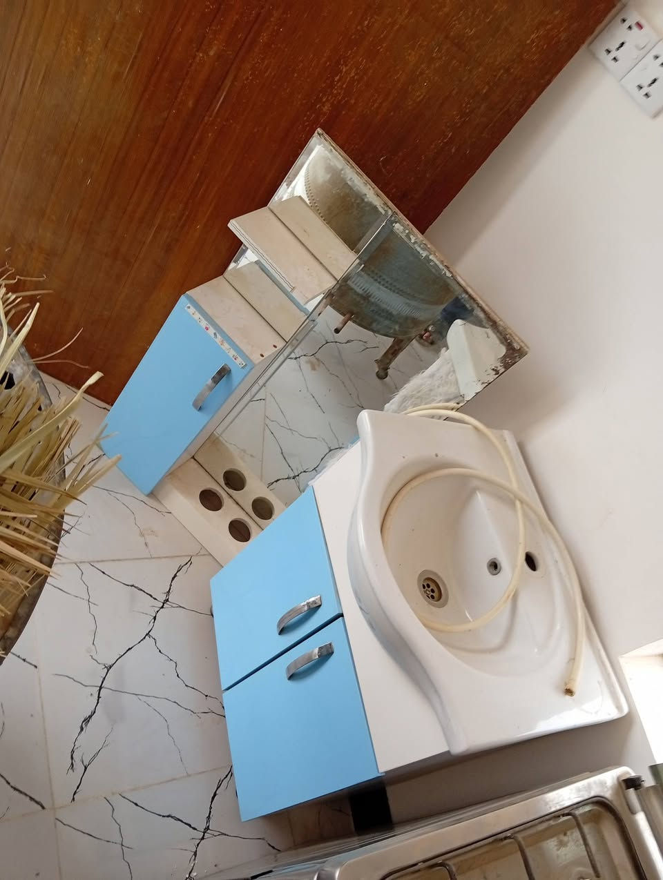 السلام عليكم غراض بيت مستخدمه للبيع نضيفه وشقاله مكان بروانه *********** شراي يتصل  خاص ما عندي حجز
