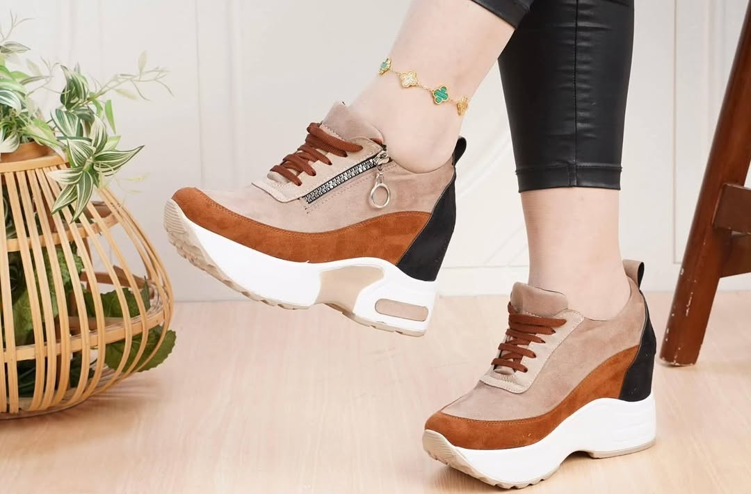رياضي كعب داخلي ارتفاع 9cm الاكثر راحة 
Size 36 37 38 39 40 41 
للحجز مراسله الصفحة او الوتساب *********** 
يوجد خدمة توصيل لجميع المحافظات
