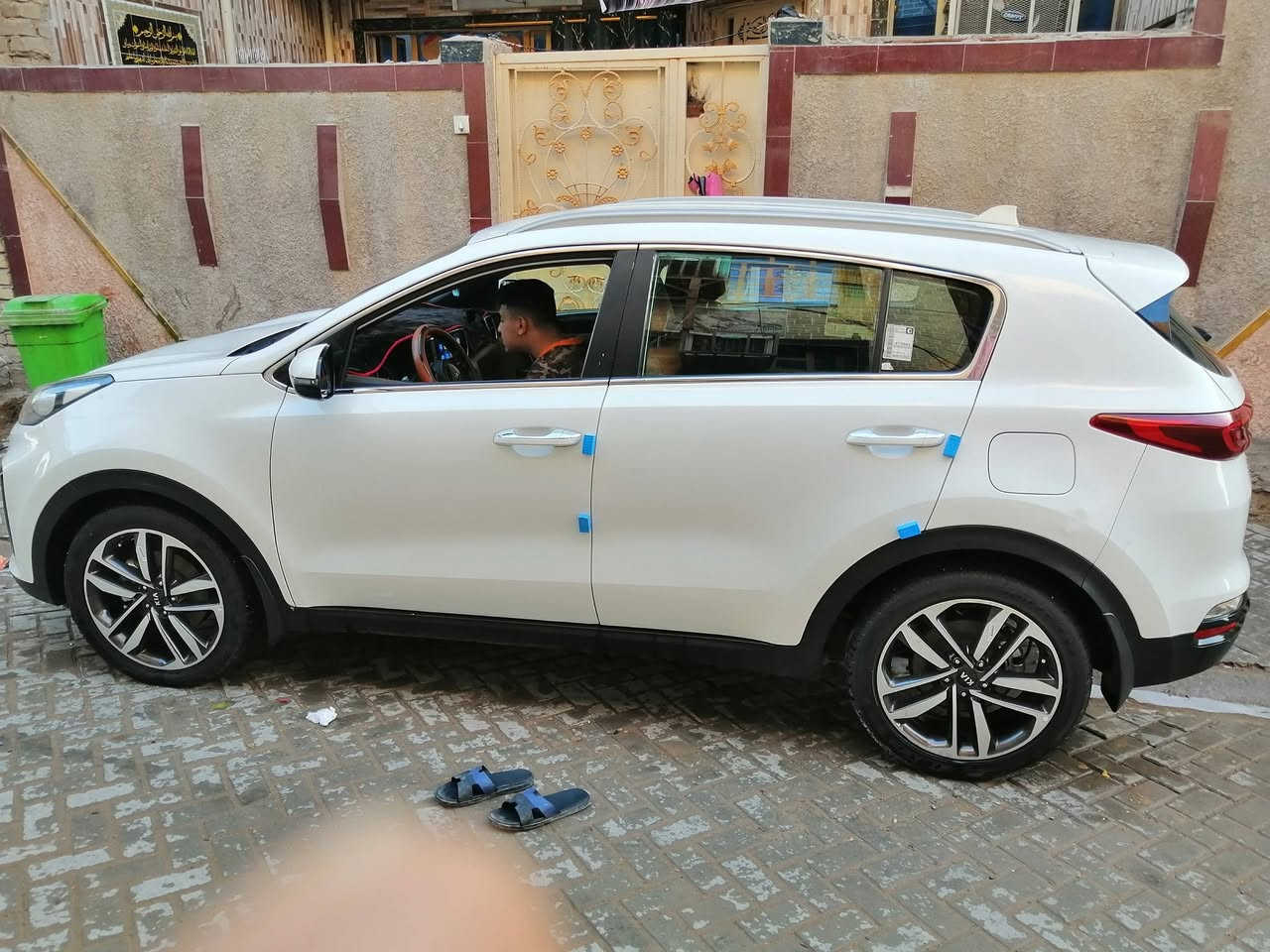 السلام عليكم ورحمة الله وبركاته
كيا سبورتج ٢٠٢٠ خليجي ماشيه ٧٤.قابل للزياده
نص فول بيه بارد خفيف كما موضح أسفل بابين الصدر وجاملغ الأمامي بدون اي صبغ اوفتح
السياره على أيدي دوشمه كشنات مع الارضيه جلد
السعر ١٩٠ ورقه مكان السيارة بغداد مدينه الصدر ***********
