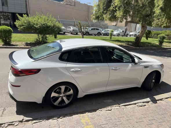 السلام عليكم 
للبيع بدون ايرباك
أوبتما ٢٠١٩ s فول عدا البونراما
رقم أربيل الدولي الجديد وبأسمي
٣ أنظمة قيادة 
كشن سائق فول كهرباء
بصمة + بصمة ابواب
ترحيب عند الاقتراب 
جنطة اوتو عند الاقتراب
رادار امامي + رادارات جانبية
فول تحكمات ستيرن
تحديد مسار + كروس سرعة 
قيادة ذاتية + توقف ذاتي عند الاقتراب
شاشة كبيرة تدعم الكار بلاي 
ماشية السيارة ٧٤ الف 
حادثها جاملغ امامي وشوية من بنيد
بيها بارد باب سائق 
سيارة نظيفة ومابيها نقص 
مكان السيارة بغداد الدورة
السعر ١٥٢ وبيها مجال بسيط

***********
