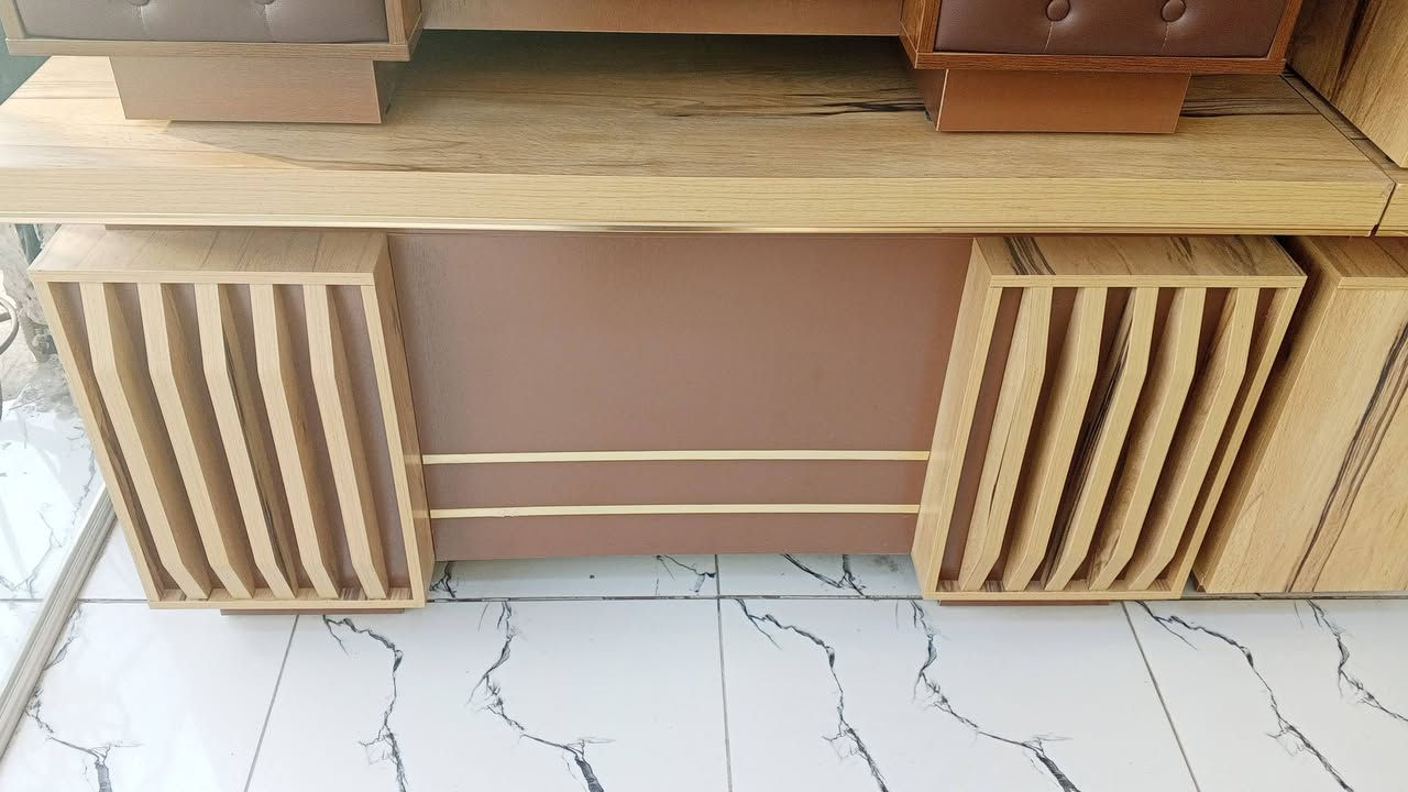 مكاتب حديثه بانواعها واحجامها كراسي دواره جديد ومستخدم بنسب السعار عنوان بغداد مدينه الصدر قطاع 24 قرب مجمع الصادق واتساب ***********
