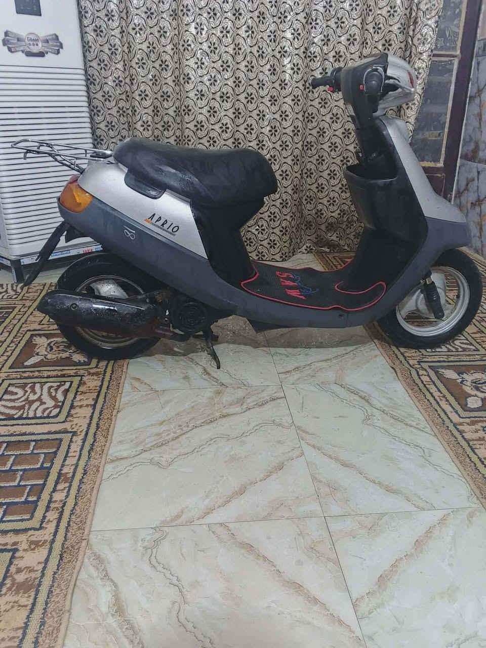 السلام عليكم دراجه للبيع بطه موديل  2000ما مفتوحه كهربائياته كله شغاله سلف هندر سعر 350مكان كربلاء حي العامل الاتصال عل رقم ***********
