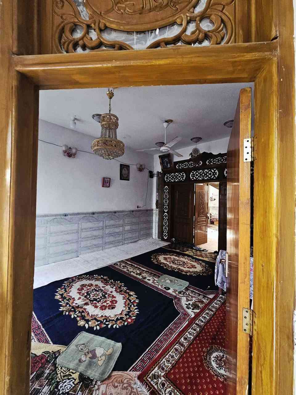 دار للبيع طابو صرف (ملك) مكون من طابقين العنوان القاسم حي الزهراء الاول قرب بيت رياح شارع 30اليربط ب الدولي يبعد عنه 80متر عرض الشارع 10 متر قريب على الامام القاسم ع وقريب على السوق الطابق الأول: مكون من 2 غرفة  واستقبال وصاله مقطوعه في باب خشب ومنور  من الجانب ومن الخلف ومجمع صحيا داخلي وخارجي علما ان أرضية الطابق الأرضي  مرمر درجه أولى الطابق الثاني :   يحتوي على 4 أربع غرف ومجمع صحيات متكامل وصاله كبيره ومخزن مواد  ارضيه الطابق الثاني بورسلين درجه اولى لل استفسار الاتصال على الرقم  ***********  المو شراي لايسئل  ❌️ علماً ان البناء درجه اولى وعلى ايدي ذو خبره تامه .
