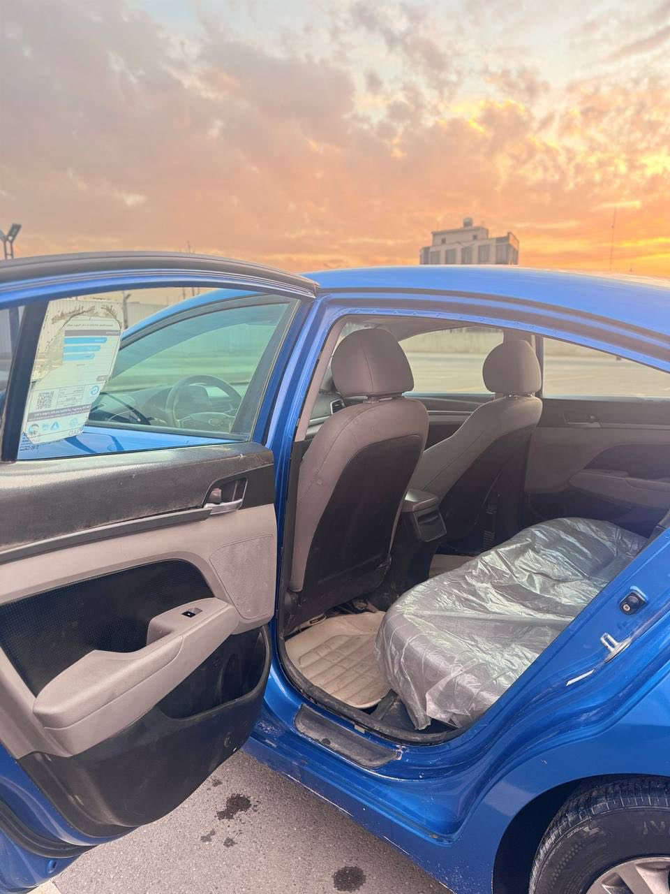 السلام عليكم اخوان
النترا موديل 2017 
وارد امريكي لونها ازرق شذري 

مواصفات الألنترا معروفة  شاشة وباقي التفاصيل 
صور حادثها موجودة بلمنشور 
بيها فقط بنيد مبدل جمالية وبنيدها الاصلي موجود 
السيارة ليبل واحد 
صدر جديد 
تخم تاير جديد 
منظومة تبريد جديدة 
تبريد ثلج ❄️ 
محرك (2000) دوش 
السيارة مكينتها مجفتة 
كير ATM المرغوب 
وبيها طخة جاملغ خلفي 
ورصعة بالصندوق 
باقي السيارة مكفول 

للاستفسار : 
***********
