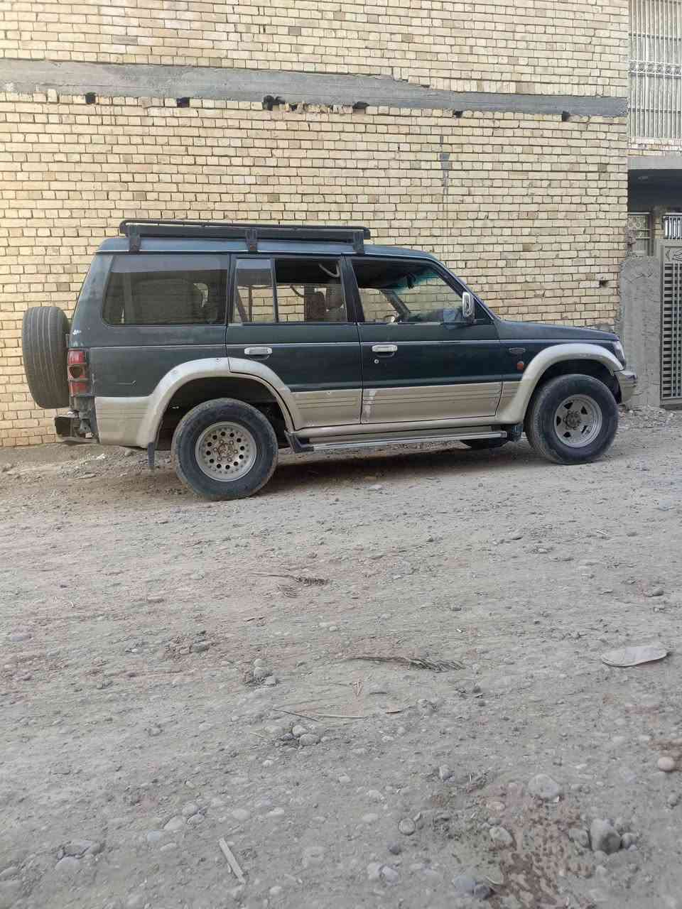 سياره للبيع باجيروا موديل 98 كير ومكينه بطه حجم 2,500 السياره باسمي ثاني يوم تحويل الاتصال مع صاحب السياره على الرقم *********** المكان بغداد شارع السياحي قرب اسواق بابا اشتريلي مع تحيات امجيد الزيداوي
