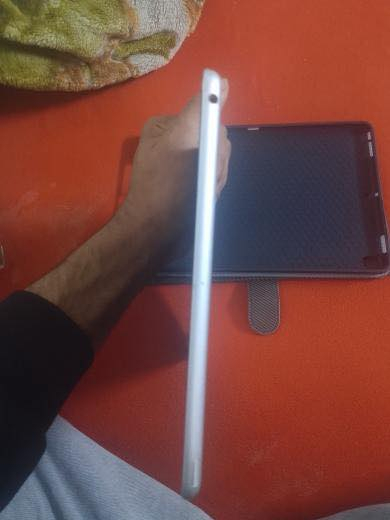 السلام عليكم ، ايباد ٩  (سعر ٢٠٠ وبي مجال)
ذاكرة ٦٤

بطارية فوك ٨٥

غراضه كامله كارتونه وشاحنه وكفر دفتري هدية

،، الدكمه الجوه عطلانه

ومبدل كلاس فقط 

الجهاز جديد الله شاهد مابي اي خلل تجي وتفحص وتشوف  

تواصل خاص او رقمي *********** بي واتساب 💗
