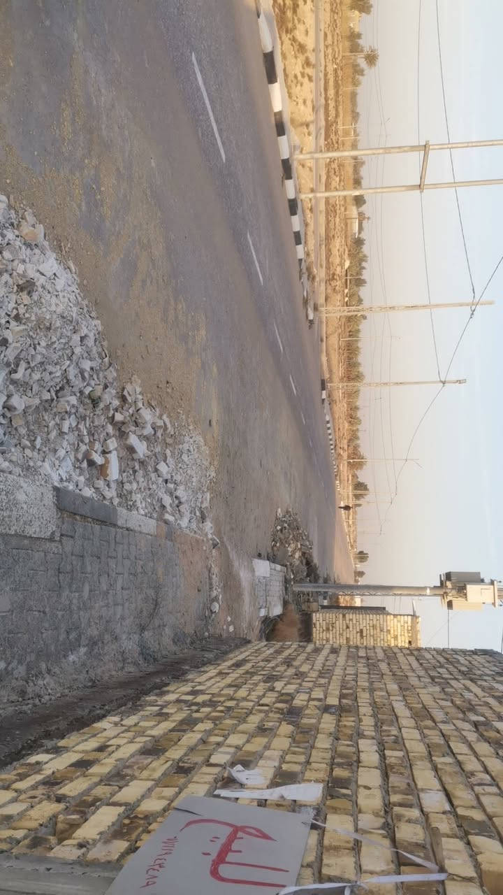 بيت للبيع مجمع اللؤلؤة طريق دغارة ديوانية طابوا زراعي مداور باسم المشتري يتكون من غرفتين صاله براني مطبخ مناور صحيات داخليه  وخارجية حديقه مساحة ٢٥٠ متر خدمات فول مي كهرباء مجاري تبليط
يقع على الشارع الرئيسي عرض ١٥
متر السعر ٤٢ مجال قليل للاستفسار ***********
