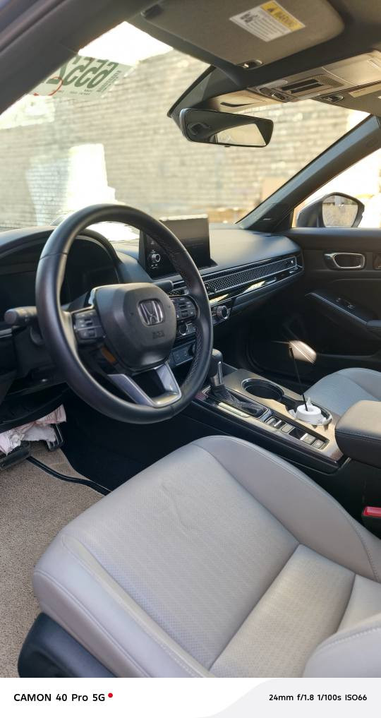 Honda Civic Touring Sport للبيع 2025 Hybrid – وارد أمريكي
بدون صبغ فقط بارد بالجاملغ الأمامي وبنيد بارد 
سيارة نظيفة وارد كندا، أعلى فئة هايبرد، اقتصادية جداً وممتازة للاستخدام داخل المدينة والسفر. للسعر 179$  وبيها مجال   موجودة صور رقم  الشاصي وكامل التفاصيل 

🔧 المواصفات الميكانيكية

محرك 2000cc هايبرد (بنزين + كهرباء).

القدرة الكلية: حوالي 200 حصان.

عزم قوي واستجابة سريعة.

گير CVT ناعم جداً.

دفع أمامي FWD.

استهلاك وقود اقتصادي جداً (حوالي 4.9 لتر / 100 كم).

🛋️ المواصفات الداخلية

شاشة وسطية كبيرة تعمل باللمس.

ستيرينگ كهربائي مع تحكم كامل.

مثبت سرعة + تحكم صوتي.

مقاعد مريحة مع مواد عالية الجودة.

كاميرا خلفية عالية الدقة.

⚡ ميزات الأمان

رادار أمامي + نظام تفادي الاصطدام.

مانع انزلاق + ABS.

حساسات أمامية وخلفية

6 وسائد هوائية.

🌟 الميزات الخارجية

فتحة سقف (إذا موجودة بالفئة).

چراغات LED أمامي وخلفي.

رنكات 18 إنج أصلية.

شكل رياضي جديد موديل 2025.

🔋 نظام الهايبرد

تشغيل هادئ جداً.

اقتصادي بشكل كبير داخل المدينة.

البطارية لا تحتاج شحن خارجي (تشحن نفسها تلقائي).

للتواصل *********** الفلوجة, الأنبار
