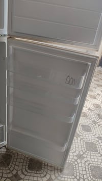 متاح ثلاجه الفريز كل عيب مابي التجميد بس الجواالتبريد موشي مالتها جديد...