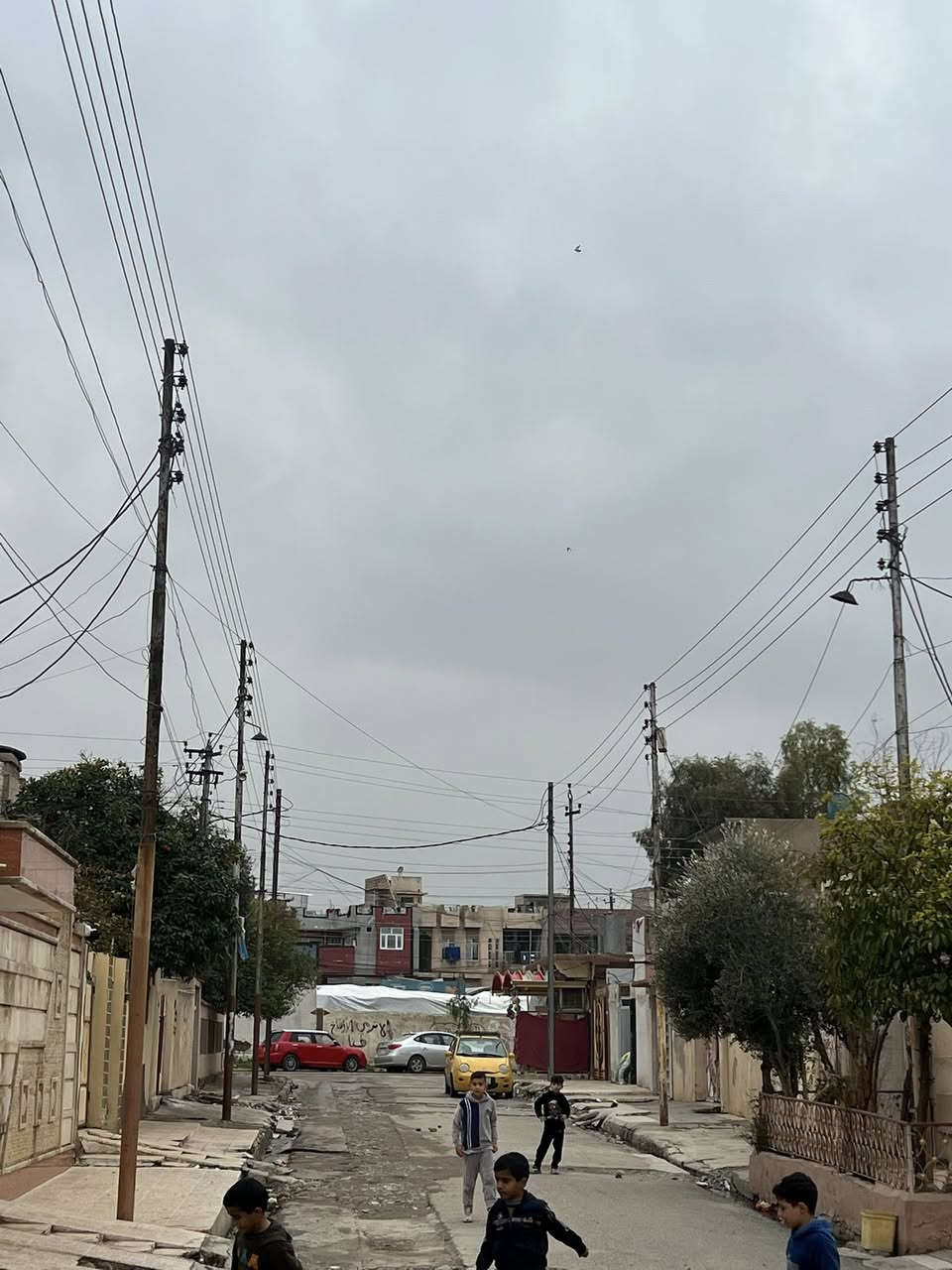 السلام عليكم 
بيت للبيع قرب دورة الرسالة بفرع اهل الخظراوات اول فرع على يسار الناظر
المساحة 100 بالسند واقع 108 مربع 
سند طابو الايمن تحويل مباشر من الشرعي
الطابق الاول استقبال+غرفة واحدة+مطبخ +مشتملات 
الطابق الثاني 3غرف نوم +حمامات 
البيت شرقي ومسقف 
وسقوف ثانوية وسيراميك مثل ما موضح بالصور
للاستفسار:***********
