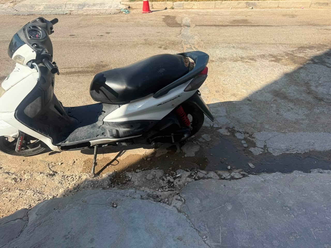 سلام عليكم دراجة سكنس نثيه للبيع كابريتر في بغداد اليرموك السعر 425وبيهة مجال قليل ***********
