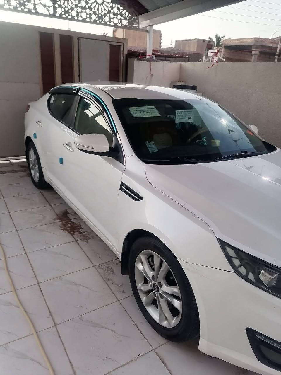 🚗 كيا أوبتيما خليجي 2013 (فوول مواصفات عدا البانوراما) للبيع
​الموديل: 2013
​المحرك: 2400 دوش (مكينة بلادية بحال الشركة، ما مفتوح بيها برغي).
​العداد (الممشى): 200 ألف كم.
​الرقم والسنوية: رقم بصرة باسمي، السنوية والهزة جديدة (كملتها قبل 20 يوم) وجاهزة، السنوية لغاية 2029.
​✨ المواصفات والكماليات:
​التشغيل والتحكم: بصمة تشغيل وأبواب.
​الشاشة والرؤية: كاميرا خلفية مع حساسات خلفية.
​المرايا: مري شفط (طوي كهربائي).
​الإضاءة: لد (LED) أمامي نهار بلادي.
​التبريد: قطعتين (أمامية وخلفية) 
​القطع الخارجية: دبل كزوز، ويدات الأبواب نيكل.
​الداخلية والمقاعد: كشنات جلد كهربائية، مع دواخل صاج مميزة.
​🛠️ حالة السيارة والجاهزية:
​البودي (الشرط): مكفولة من الصبغ والتبديل بالكامل، حتى الدعاميات بلادية، بيها فقط بارد بسيط جداً بالهلال.
​الادامة والجاهزية: السيارة جديدة وجاهزة من كلشي (حدادية جديدة، باتري جديد)، وما تحتاج أي مصاريف.
​💰 السعر وتفاصيل الاتصال:
​السعر: خاص  اتصل على رقم الهاتف ***********
​الموقع: ذي قار - ناحية المنار
