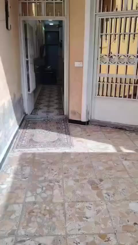 سلام عليكم دار للبيع
المساحه 100متر  طابقين 
طابق لاول استقبال وغرفه نوم
  وباقي الخدمات
الطابق الثاني غرفتين نوم وخدمات 

موقع ضياء الحلفي 
للاستفسار الاتصال
***********
