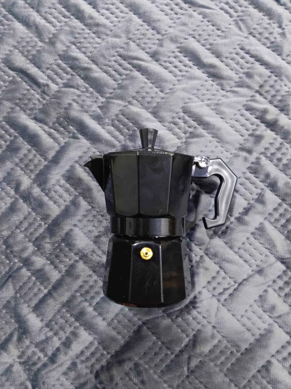 دلة القهوة الإيطالية (الموكا بوت) قطعة واحدة متوفر
✅ المميزات:
جديدة وبالباكيت: مو بالة، بضاعة أمازون أصلية.
اللون الملكي: أسود مطفي (Matte Black) يضيف لمسة فخامة لمطبخك.
الطعم الأصلي: تسوي لك أحلى كوب إسبريسو أو قهوة مركزة على الطباخ بدقائق.
القياس: 3 أكواب (القياس المثالي).
💰 السعر: 13 ألف دينار فقط!
🚚 التوصيل مجاني لكل مناطق كركوك!


**إذا كنت صاحب هذا الإعلان وتريد حذفه لأي سبب، رجاءا أرسل رسالة إلى الدعم الفني**