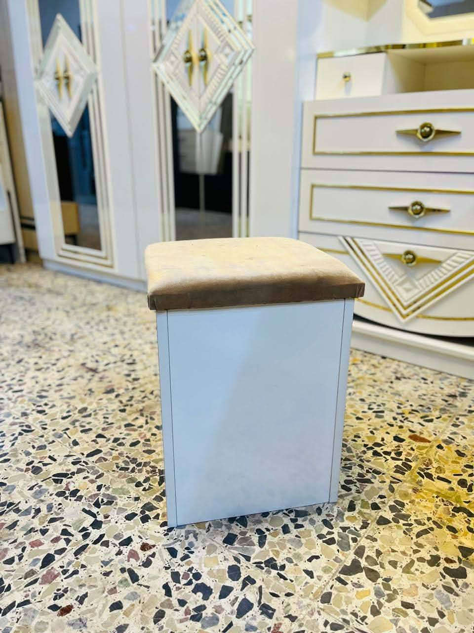 ✨ غرفة تركي 🇹🇷 اصلي صبغ حراري 
 9قطع 
دزاين مختلف 
نظام ابواب 
بروفايل فاخر
سرير مخزن جك 
 ضهر بلوك
 جام ذهبي
 قماش وتر بروف أصلي
✨ نظافة 95/💯
 السعر  / مليون و150
شد ونقل مجاني داخل بغداد
توصيل للمحافظات بأسعار رمزية


**إذا كنت صاحب هذا الإعلان وتريد حذفه لأي سبب، رجاءا أرسل رسالة إلى الدعم الفني**