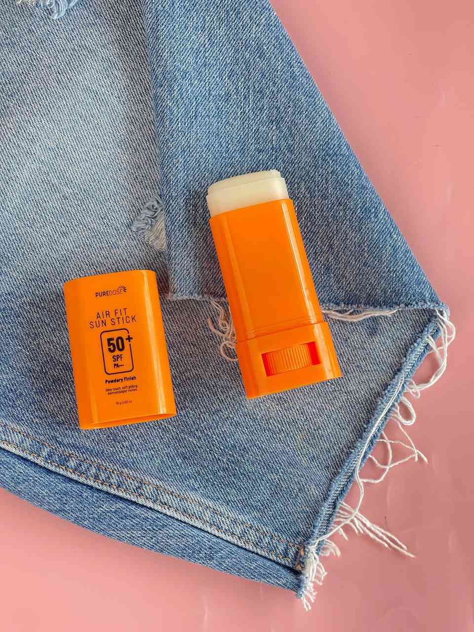 واقي شمس ستك من بيوردوز

يوفرلج حماية عالية ضد أشعة الشمس بفضل معامل حماية SPF 50+ ودرجة حماية PA++++.
بتركيبة  مناسبة على البشرة مايترك لزوجة أو اللمعان 
يحتوي على مكونات مثل السيكا والهيالورونيك لترطيب البشرة وتهدئتها، مناسب لجميع أنواع البشرة

السعر  ⬅️ 22 الف 
#PUREDOSE 
#بيوردوز


**إذا كنت صاحب هذا الإعلان وتريد حذفه لأي سبب، رجاءا أرسل رسالة إلى الدعم الفني**