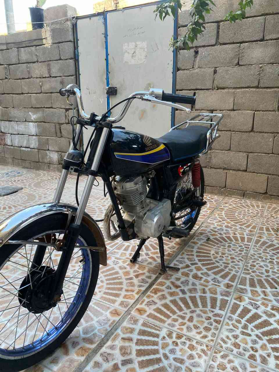 دراجة برفاز للبيع نضيفه سعر ٤٥٠ وبيه مجال مكاني بصرة حيانية للاستفسار ***********
