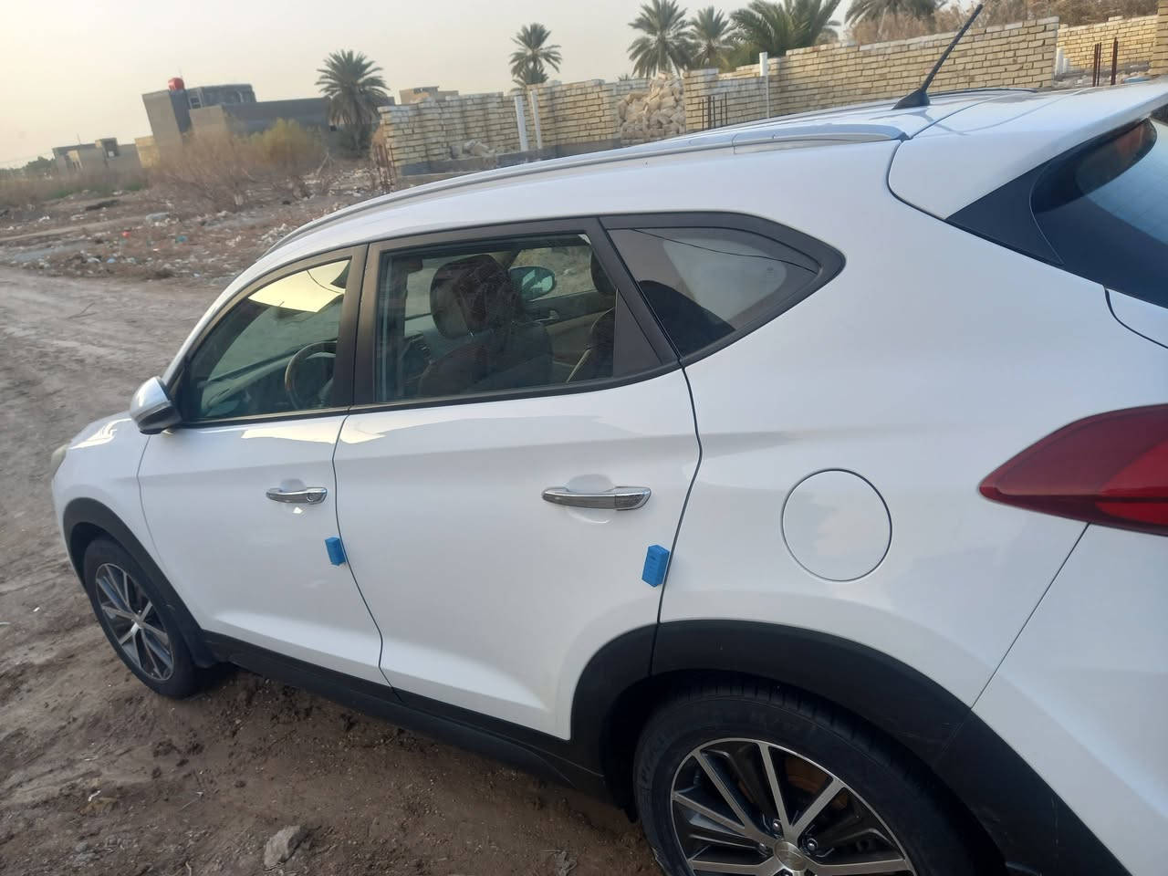 السلام عليكم توسان خليجي ١٧ رقم انكليزي بغداد ماشيه ١٤٨ مكينه ٢٠٠٠ دوش سنويه نافذه لغاية ٢٠٣٠ شركة الكاصد 
سيد بربك رجل كامره خلفية تبريد بالجكمجة تدفئة تبريد شغال
بية رصعه بالبنيدو دعاميات مصبوغه السعر ١٨٥ ورقة 
للاستفسار ***********
