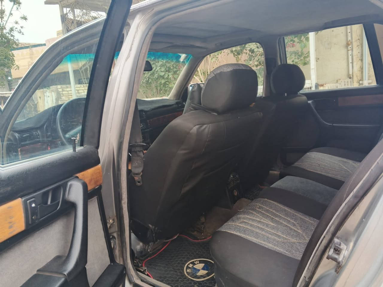 السلام عليكم بيم 730 لبيع سياره جاهزه من لدعميه لدعميه كير محرك صدر تبريد كهربايات كله جاهزه سياره متعوب عليهه رقم بغداد الدولي وبسمي سياره مصبوغه لجماليه غرفه جديده ترايهه يخبل مكان بغداد 
السعر 60 وبيهه مجال 
رقم ***********
