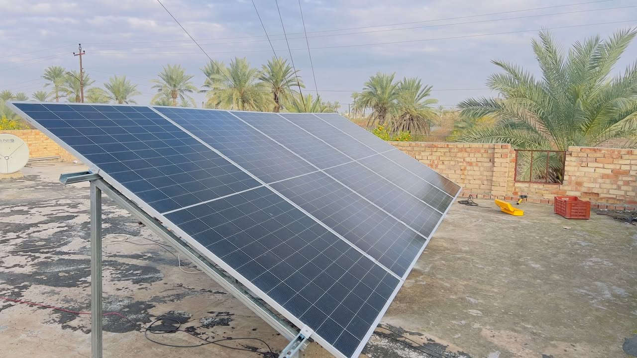 ☀️ ننتقل بكم إلى مستقبل أنظف مع "قوة الشمس" 🔋
يسرنا في شركة قوة الشمس أن نعلن عن إتمام تجهيز ونصب منظومة طاقة شمسية متكاملة في قضاء العلم للأستاذ أبو محمود الشمري، لينضم إلى عائلة الطاقة المستدامة.
⚡ القدرة التشغيلية للمنظومة:
• ✅ 10 أمبير نهاراً (كفاءة عالية مع ضوء الشمس).
• ✅ 8 أمبير ليلاً (استقرار واستمرارية).
🛡️ ضمانات حقيقية لراحة بالك:
نحن لا نبيع أجهزة فقط، بل نقدم استثماراً طويل الأمد بضمانات معتمدة:
• الألواح الشمسية: ضمان كفاءة يصل إلى 15 سنة.
• البطاريات: ضمان استبدال وأداء لمدة 5 سنوات.
• الإنفرتر: ضمان تشغيلي لمدة سنتين.
💰 خيارات دفع مرنة تناسب الجميع:
1. النظام النقدي: بأفضل الأسعار التنافسية في السوق.
2. نظام الأقساط: تملك منظومتك الآن وسدد براحة وسهولة.
💡 لماذا تختار "قوة الشمس"؟
نرفع شعار (أسعارنا تنخفض والجودة تبقى عالية) لأننا نؤمن أن الطاقة المتجددة حق لكل بيت في العراق.
#طاقة_شمسية  #قضاء_العلم   #طاقة_متجددة #العراق  #استدامة     #قوة_الشمس 
📞 تواصل معنا الآن:
احجز استشارتك المجانية وانضم إلى عالم الطاقة النظيفة.
مهندس باسم الحسن 
‏‭٠٧٨٢ ٤٩٥ ٢٤٨١‬
‏‭ ٠٧٧٦ ١٩٧ ٠٧٨٣‬
———————————
فرع الحجاج 
استاذ دخيل 
‏‭٠٧٨٠ ٨٩٧ ١٦٣٢‬
———————————
فرع البوعجيل
مهندس عبدالله العجيلي
‏‭٠٧٧٣ ٧٧٠ ٧٢٠٢‬
———————————-
فرع العلم 
استاذ احمد بشار 
‏‭٠٧٧١ ٧٦٦ ٢٤١٤‬
———————————-
فرع الضلوعية
استاذ ازور سعد النظيف 
‏‭٠٧٨٢ ٩٤٦ ١٢٢٤‬
‏‭٠٧٧١ ١٠١ ٩٨٦٣‬
———————————-
فرع يثرب 
استاذ بهاء الحساني 
‏‭ ‭٠٧٨٢ ٤٩٦ ١٨٠٣‬
———————————
فرع الفلوجة
استاذ سعدون العيفان
‏‭٠٧٨٣ ٠٩٨ ٨٨٨٩‬
‏‭٠٧٥١ ١٩٨ ٨٨٨٩
