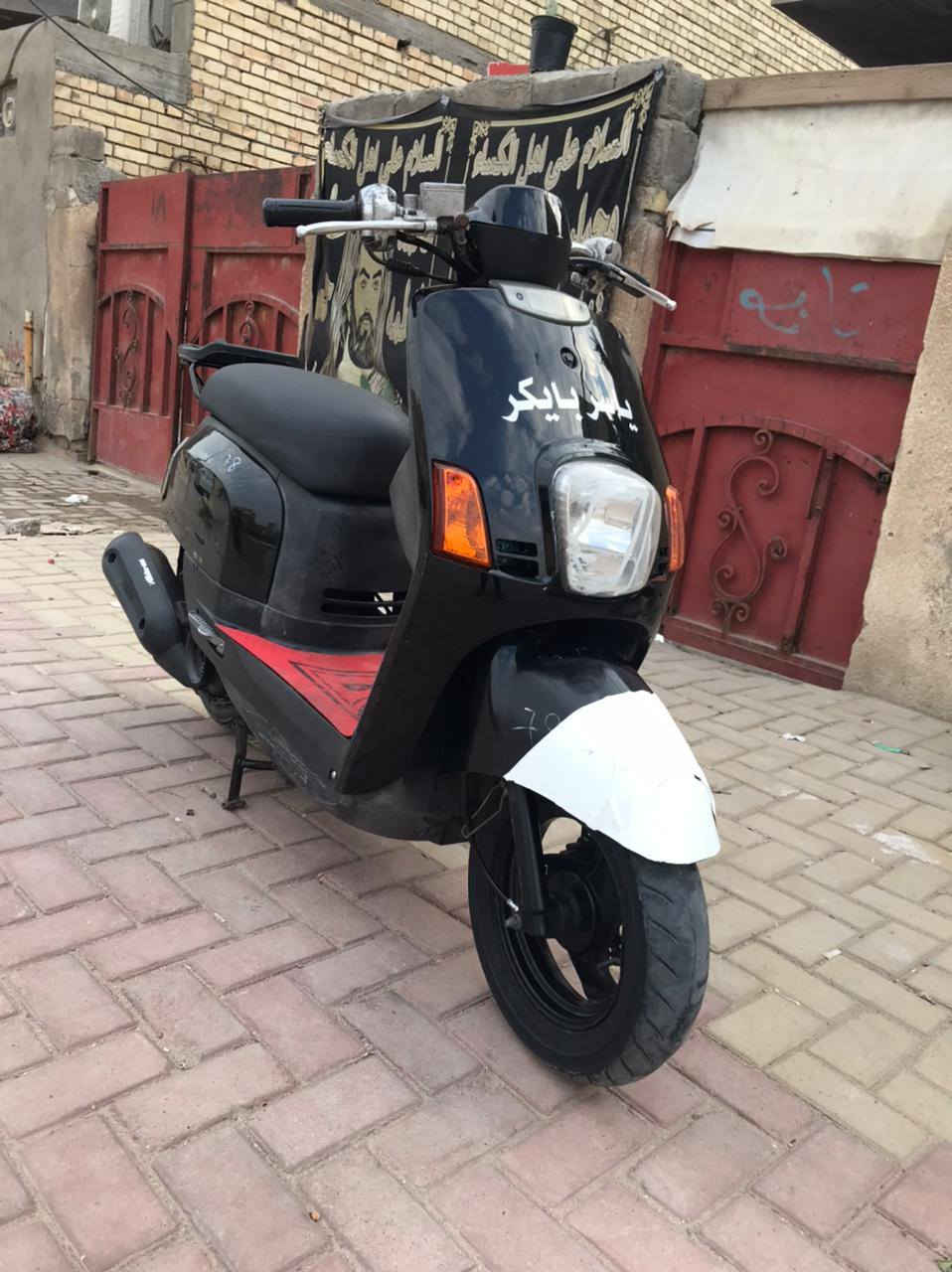 السلام عليكم دراجه بوليس للبيع دراجه خير من الله كابريتر اصلي سلف اصلي كفرات ختم واحد مكينه ما مفتوحه جيب فيتر وافحص من كلشي دراجه كلش ناعمه دراجه صارله شهر ونص من نازله مكاني مدينه الصدر السعر 800 رقم***********
