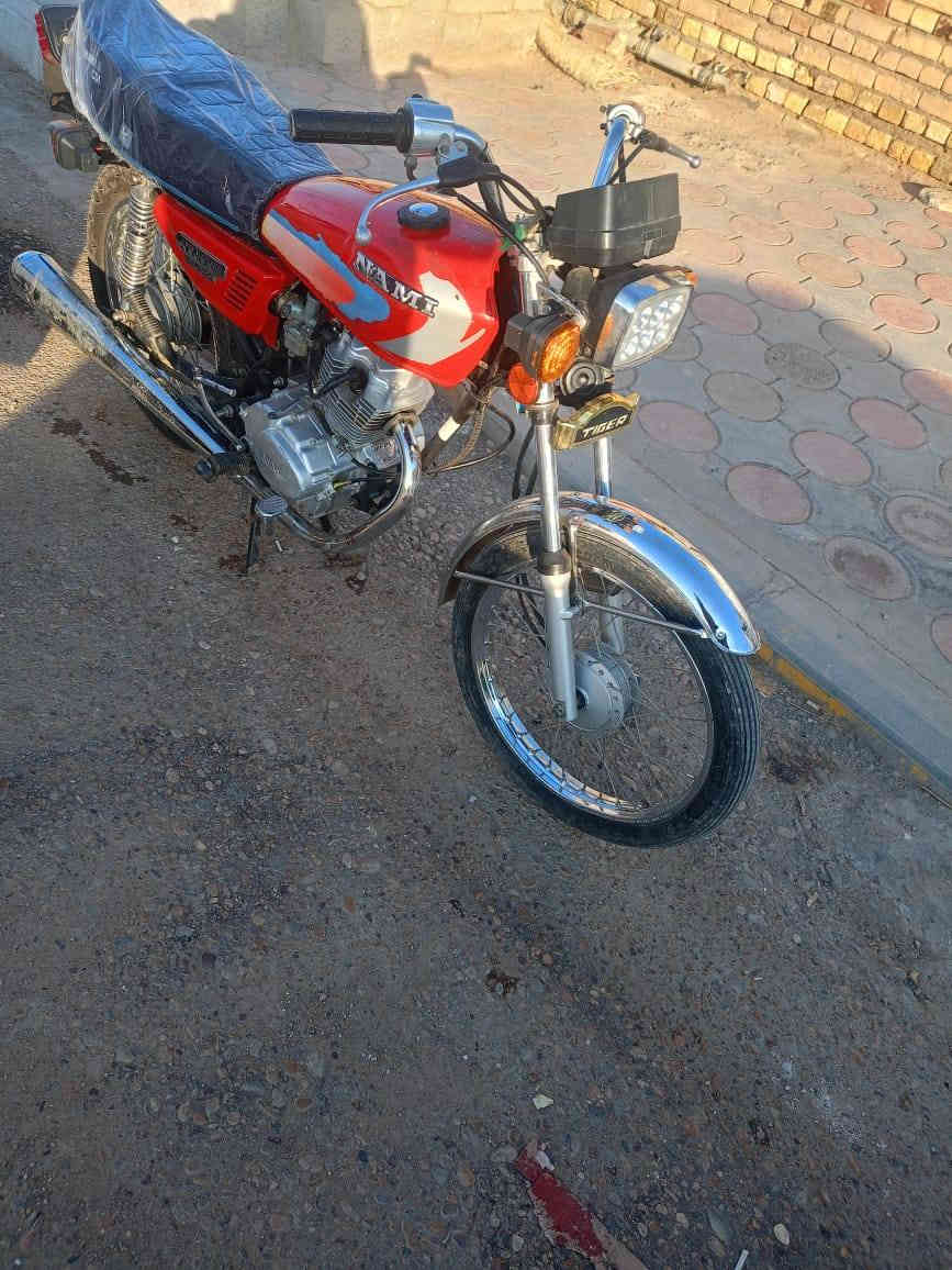 سلام عليكم دراجه ايراني نامه موديل 21 اوراق الدراجه كلش حلوه مامفتوحه العنوان العماره الكحلاء قرب مستشفى الكحلاء متكفل بالنشر السعر على الخاص ***********
