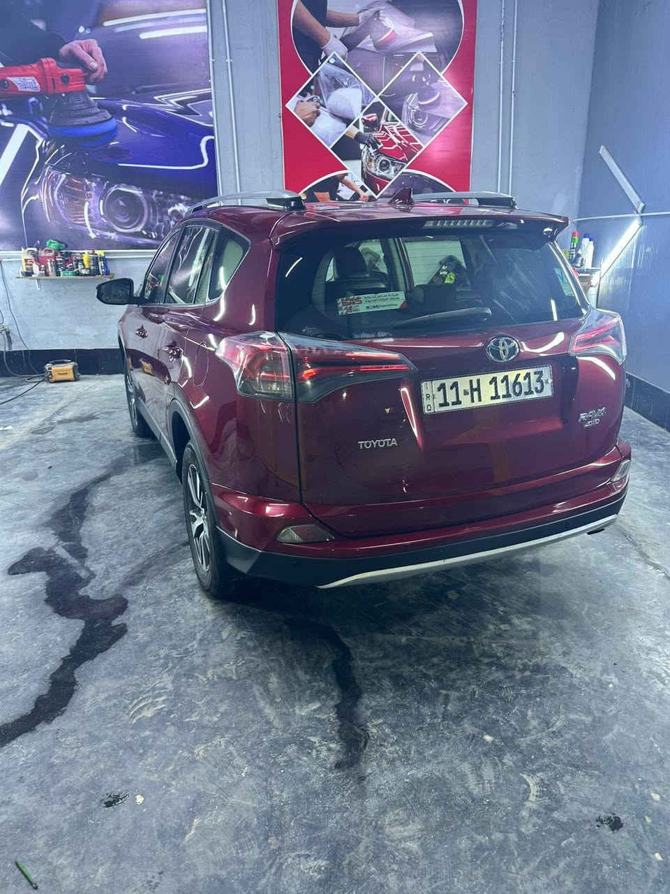 تيوتا راف فور ١٨ خليجي وكالة ساز
 بنزين دفع رباعي فول مواصفات
 السيارة نظيفة ومابيها اي نقص للاستفسار ***********
